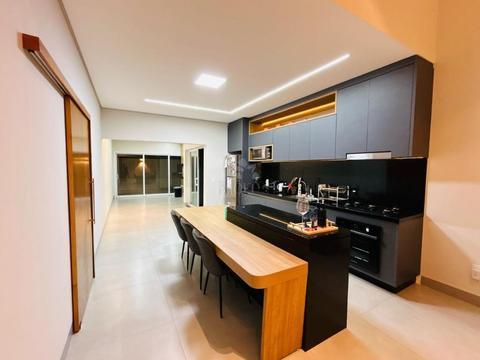 LOCAÇÃO de Casa Térrea de Alto Padrão, 3 Quartos sendo 1 Suíte Planejada, Cozinha Planejada, Área Gourmet Planejada no Condomínio Real Parque, Sumaré/SP